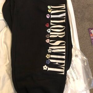 TAYLOR SWIFT | THE ERAS TOUR FRIENDSHIP BRACELET SWEATPANTS